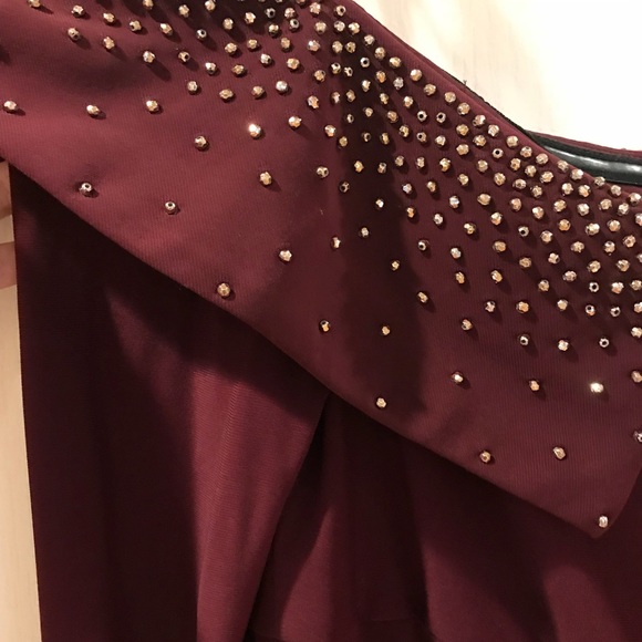 Off the shoulder gown with long sleeves - Picture 2 of 7